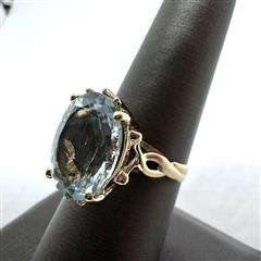 10K 417 Yellow Gold 3.6G Large Aquamarine Ring Size: 7.5!